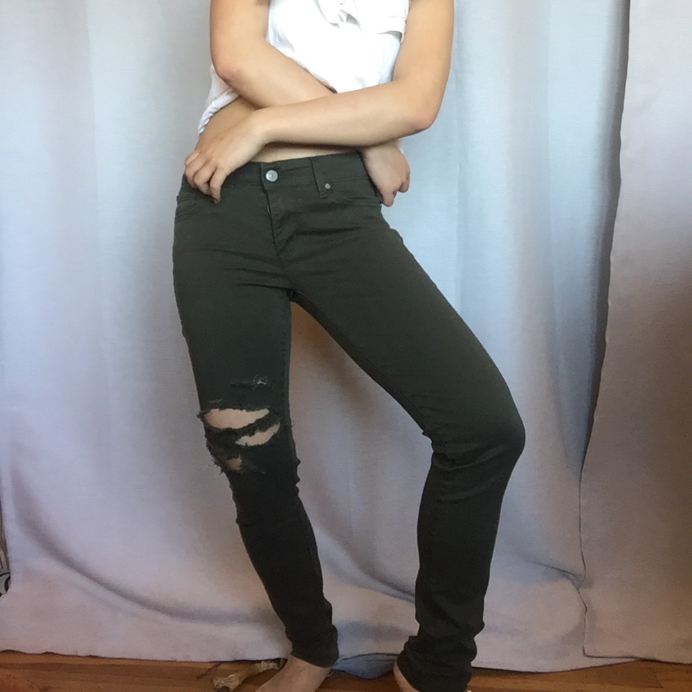 LEVI’S Dark green ripped jeans